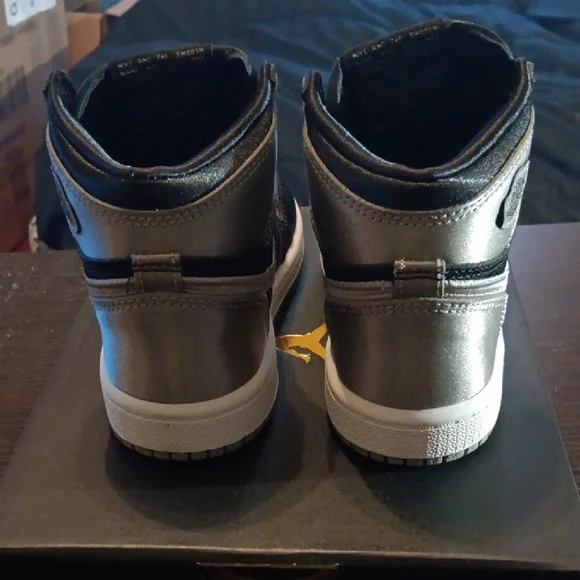Nike Jordan 1 Retro High OG Satin Shadow Kids 11c NWBOX - Picture 5 of 10
